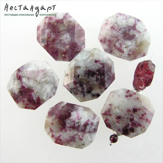 Эвдиалит в породе натуральный Octagon 22-25х20 мм, изображение 3