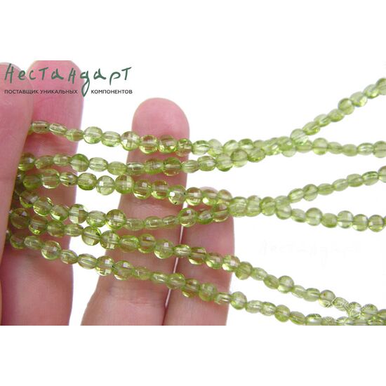 Хризолит натуральный с шахматной огранкой 4 мм (нить 10 см), изображение 3