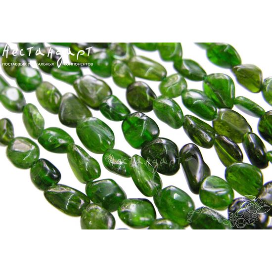 Хромдиопсид натуральный Free Form 7-10 мм (нить 10 см)