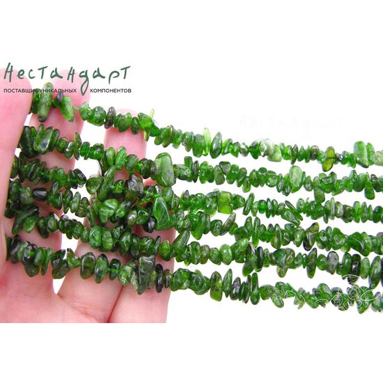 Хромдиопсид натуральный галтовка 4-10 мм (нить 10 см), изображение 2
