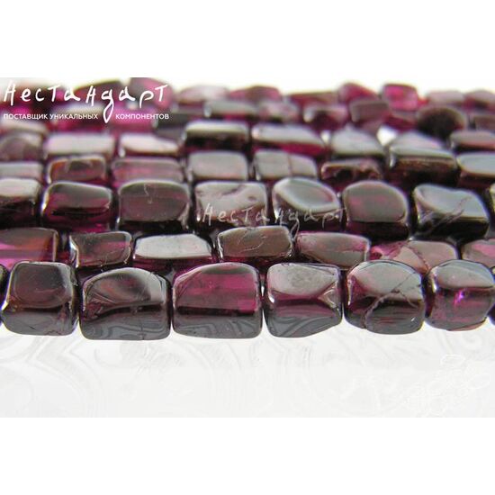 Гранат натуральный Geometric Form 5-8х4-6 мм (нить 16 см)