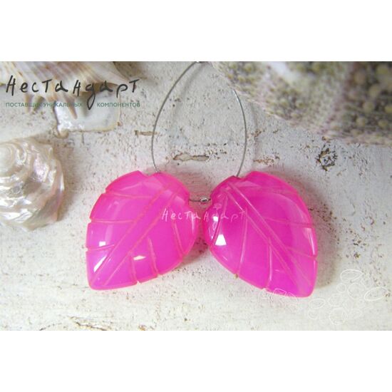 Халцедон натуральный Сyclamen резной 23х18 мм (пара)