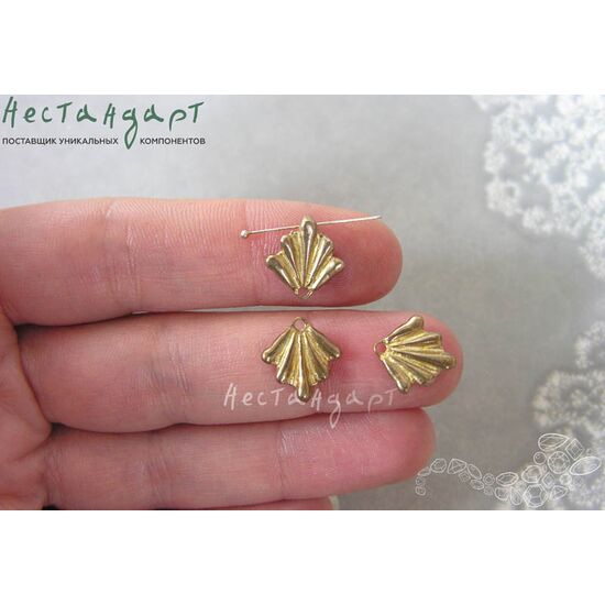 Коннектор-подвеска Shell латунь 12х12,6 мм, изображение 3