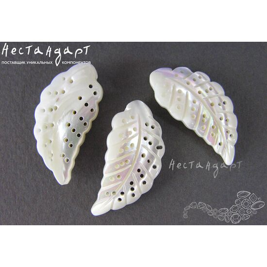 Перламутр натуральный резной Leaf White 31х15 мм