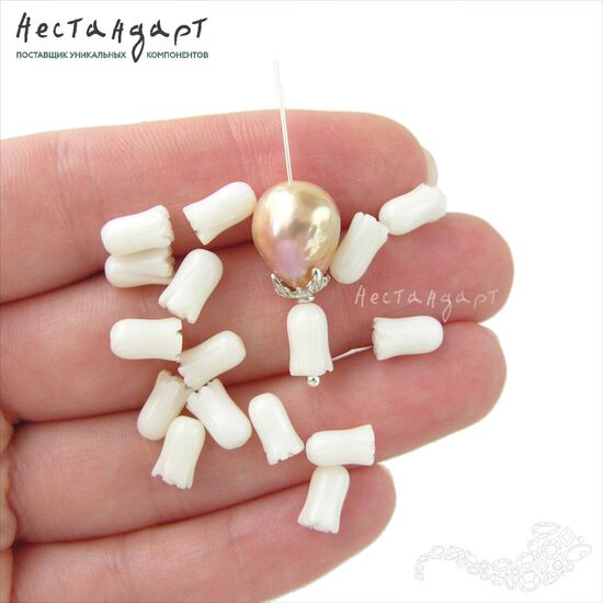 Коралл натуральный резной тюльпан белый 8х5 мм, изображение 2