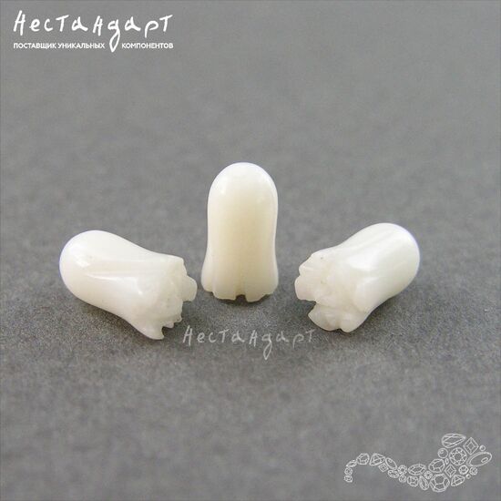 Коралл натуральный резной тюльпан белый 8х5 мм, изображение 3